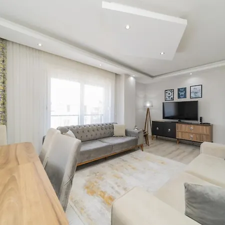 Luminous Flat W Balcony 15 Min To Hadrian Gates *