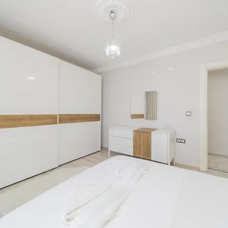 Luminous Flat W Balcony 15 Min To Hadrian Gates